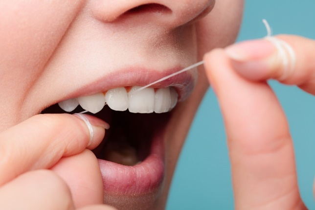 DO YOU FLOSS CORRECTLY?